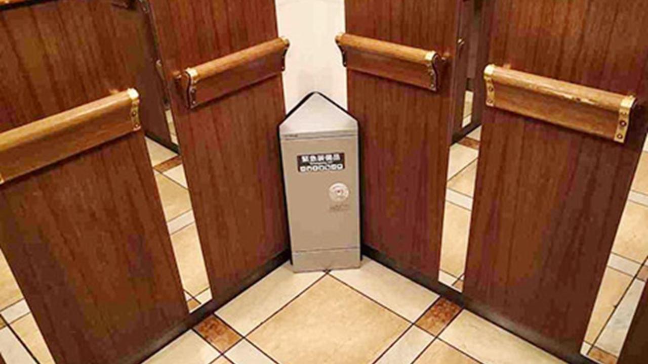 Hotel Emisia Sapporo Ngoại thất bức ảnh A urinal with a urinoir
