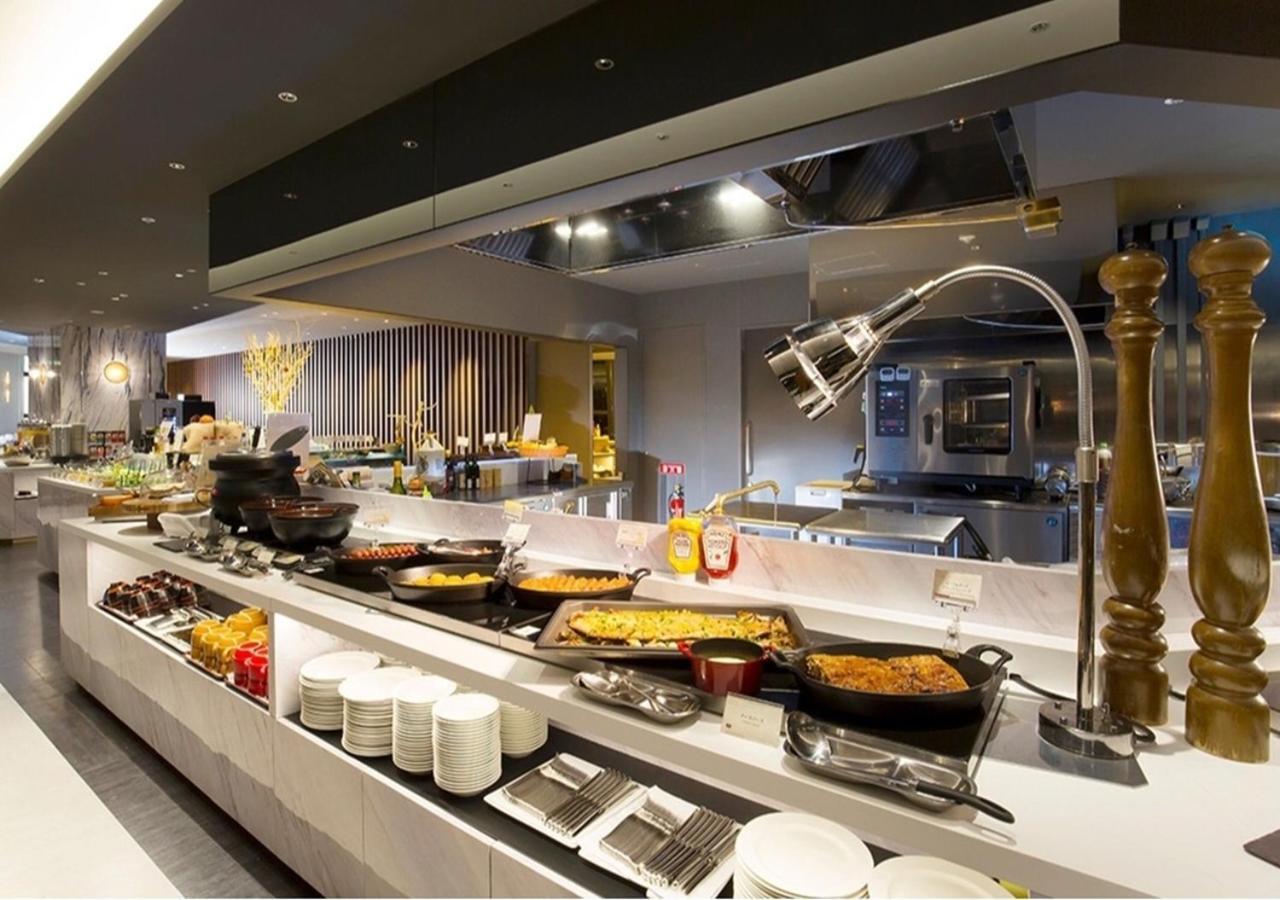 Hotel Emisia Sapporo Ngoại thất bức ảnh A buffet at a hotel