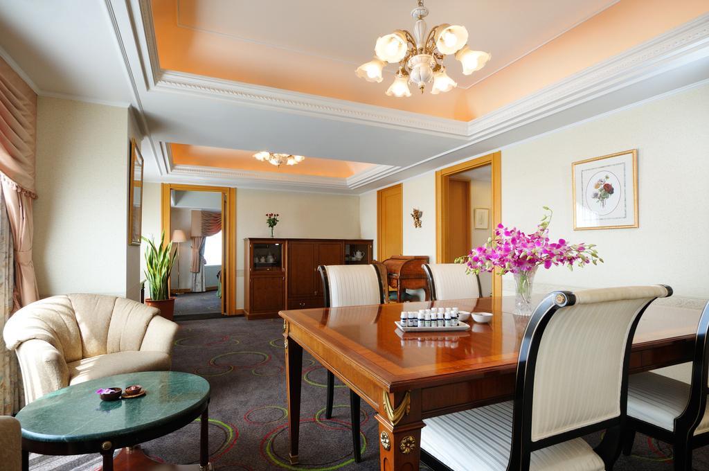 Hotel Emisia Sapporo Ngoại thất bức ảnh A suite at the hotel